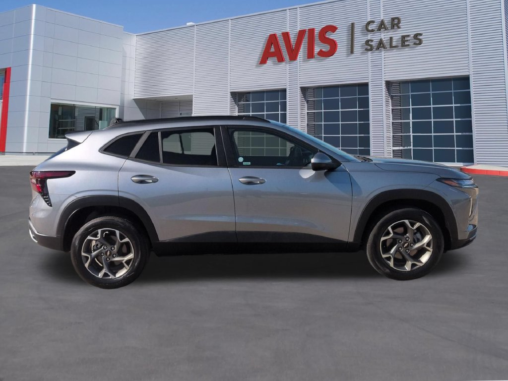 Used 2026 Chevrolet Trax LT FWD image 5