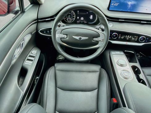 Used 2025 Genesis GV70 2.5T AWD/4WD image 17