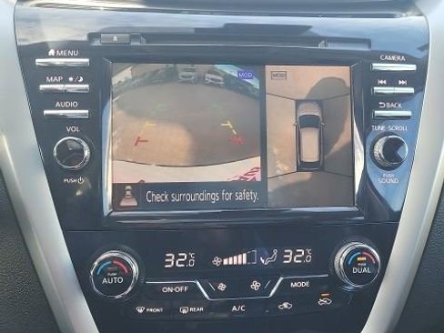 Used 2021 Nissan Murano SL image 3