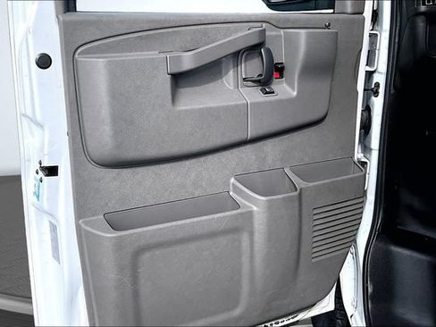 Used 2023 GMC Savana 2500 Extended RWD image 18