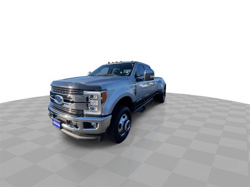 Used 2019 Ford F350 Lariat w/ Lariat Ultimate Package image 3