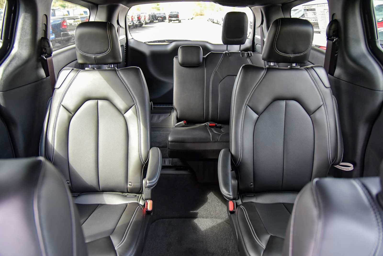 New 2027 Chrysler Pacifica Select w/ Family Tech Group AWD/4WD image 20