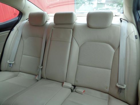 Used 2014 Kia Cadenza Premium w/ Luxury Package FWD image 9