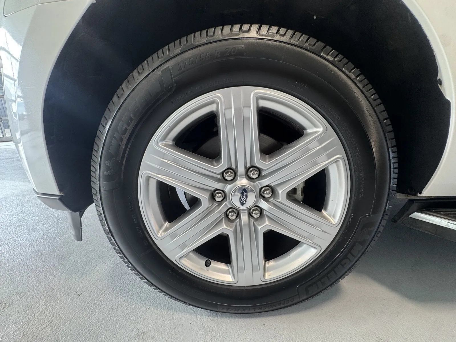 Used 2019 Ford Expedition XLT w/ Equipment Group 202A AWD/4WD image 35