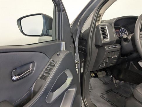 Used 2022 Nissan Frontier SV image 11