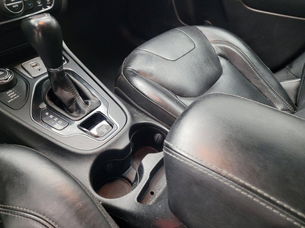 Used 2019 Jeep Cherokee Limited AWD/4WD image 26