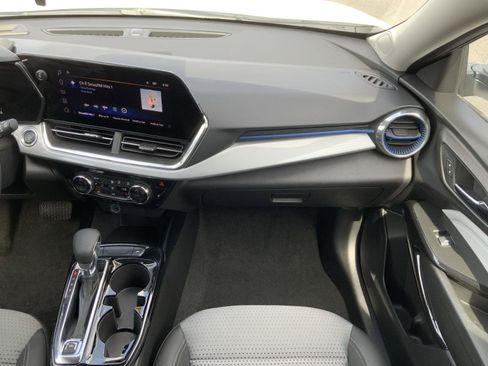 Used 2025 Chevrolet Trax LT w/ LT Convenience Package FWD image 50