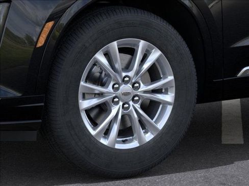 New 2025 Cadillac XT6 Luxury image 9