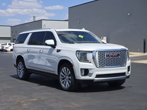 Used 2024 GMC Yukon XL Denali AWD/4WD image 3