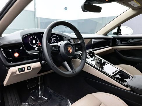 Certified 2026 Porsche Panamera w/ Premium Package RWD image 4