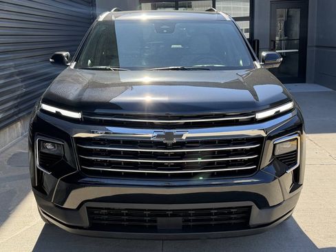 Used 2025 Chevrolet Traverse LT w/ Driver Confidence Package AWD/4WD image 4