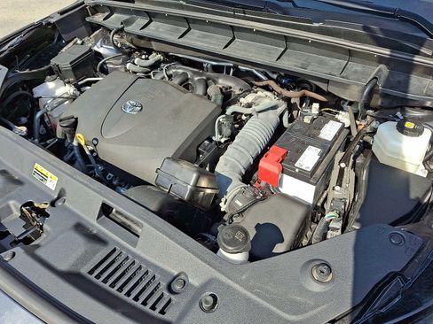 Used 2022 Toyota Highlander XLE image 28