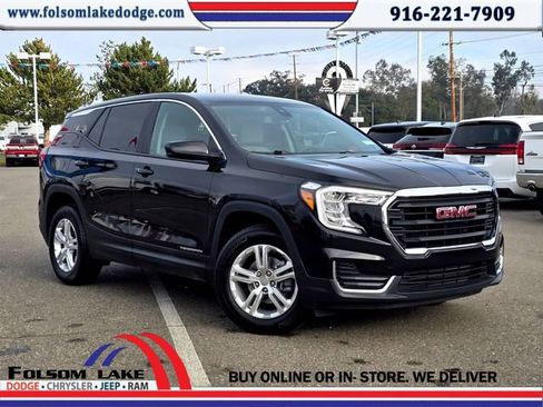 Used 2024 GMC Terrain SLE image 1