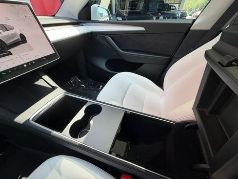 Used 2023 Tesla Model Y Long Range AWD/4WD image 25