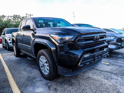 Used 2024 Toyota Tacoma SR5 RWD image 9