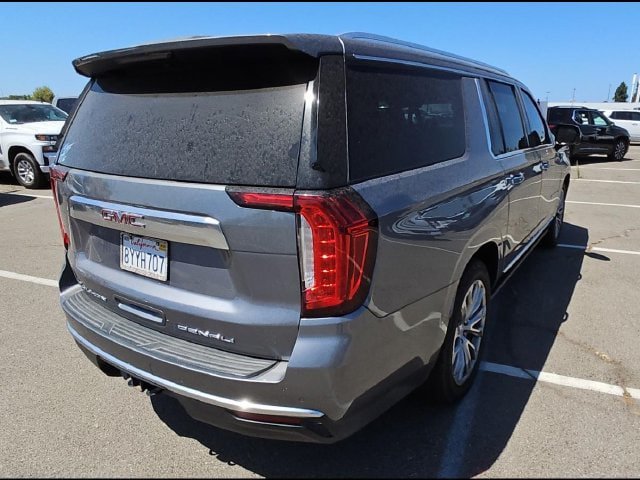 Used 2022 GMC Yukon XL Denali w/ Denali Ultimate Package AWD/4WD image 4