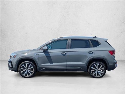 Used 2024 Volkswagen Taos SE FWD image 9