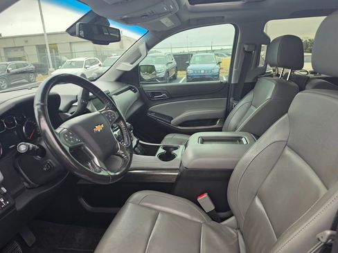 Used 2018 Chevrolet Suburban LT w/ Luxury Package AWD/4WD image 10