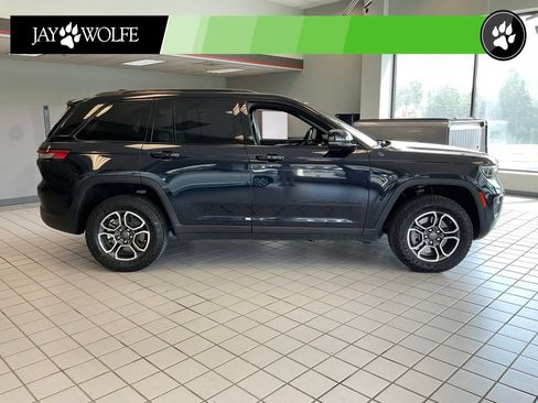 Used 2023 Jeep Grand Cherokee Trailhawk AWD/4WD image 6
