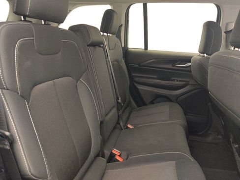 Used 2023 Jeep Grand Cherokee Laredo RWD image 19