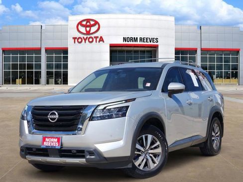 Used 2023 Nissan Pathfinder SL image 1