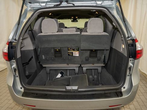 Used 2019 Toyota Sienna LE image 5