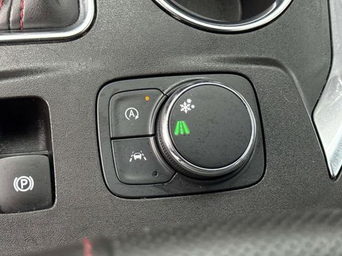 Used 2023 Chevrolet Traverse RS FWD image 30