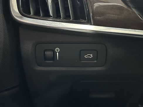 Used 2017 Volvo S90 T6 Momentum w/ Vision Package image 25