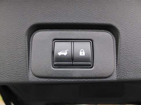 Used 2023 Nissan Rogue SL w/ SL Premium Package image 34