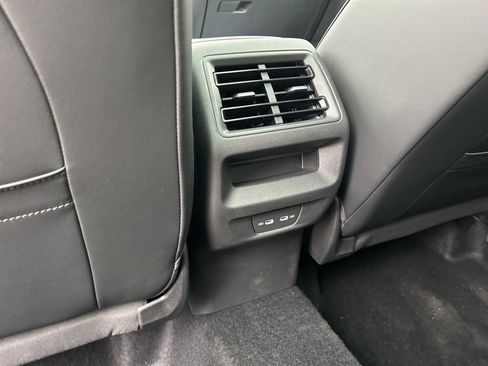 New 2025 Volkswagen Tiguan SE image 27