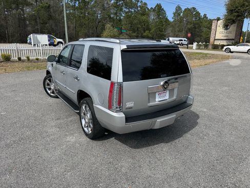Used 2012 Cadillac Escalade Luxury image 4