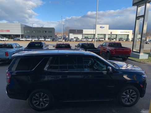 Used 2023 Chevrolet Tahoe LT w/ LT Signature Package image 4