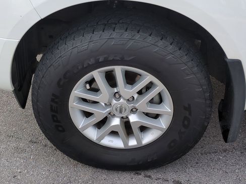 Used 2020 Nissan Frontier SV image 13