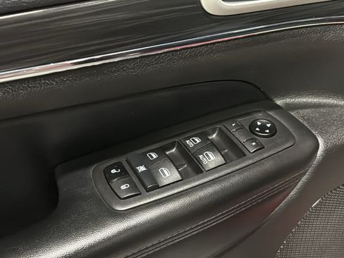 Used 2021 Jeep Grand Cherokee Limited AWD/4WD image 24