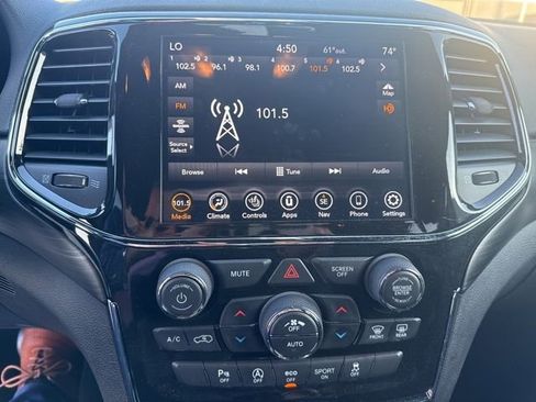 Used 2022 Jeep Grand Cherokee Laredo X image 13