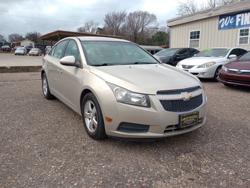 Used 2011 Chevrolet Cruze LT FWD image 1