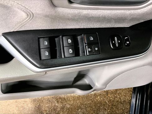 Used 2015 Toyota Camry XSE image 32