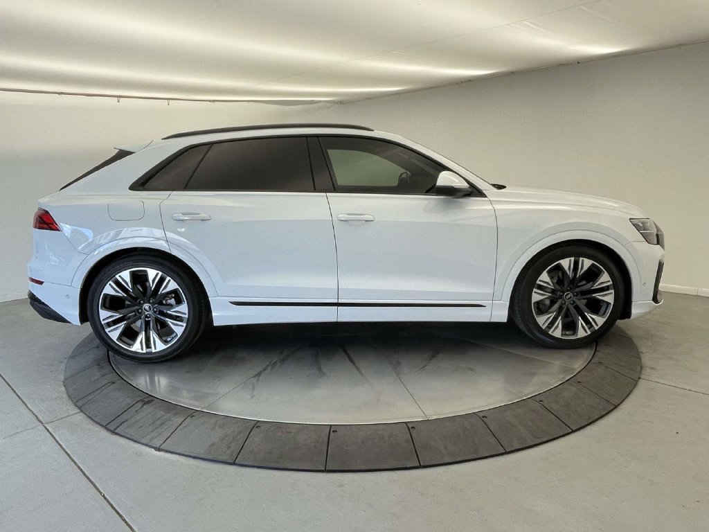 Certified 2025 Audi Q8 Prestige AWD/4WD image 8