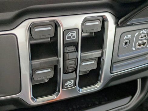 New 2025 Jeep Gladiator Sport image 20