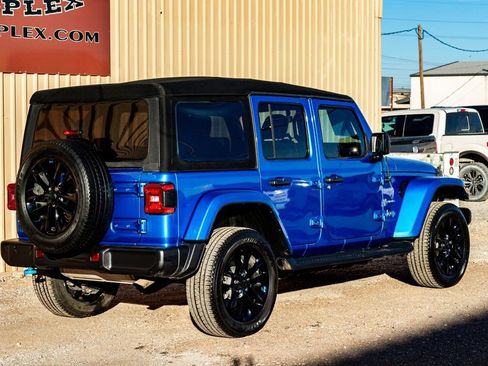 Used 2022 Jeep Wrangler Unlimited Sahara image 3