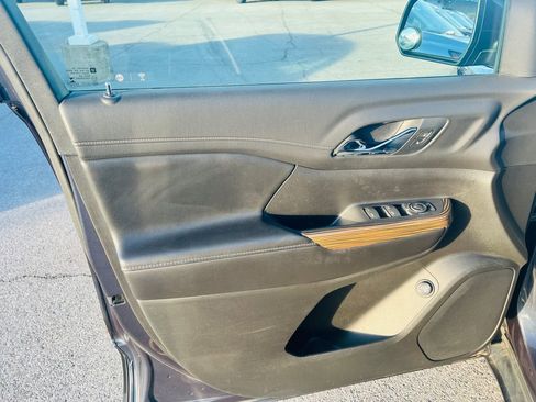 Used 2019 GMC Acadia SLE image 13