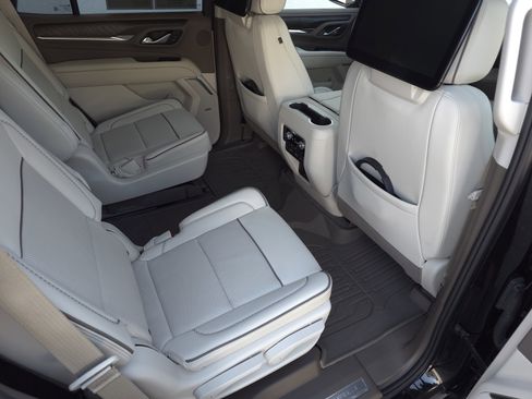 Used 2024 GMC Yukon Denali w/ Advanced Technology Package image 46