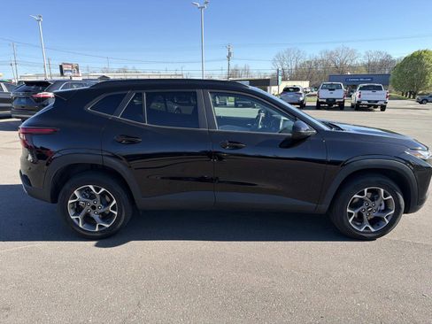 Certified 2025 Chevrolet Trax LT w/ LT Convenience Package image 20