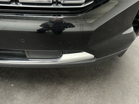 Used 2024 Chevrolet Suburban Premier image 3