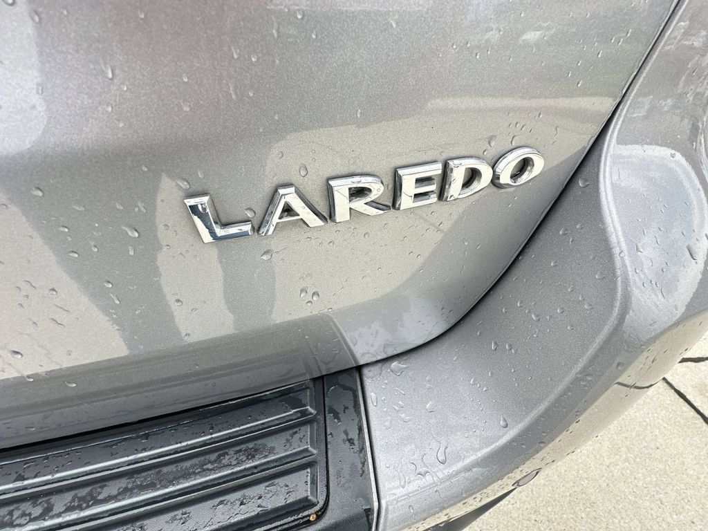Used 2021 Jeep Grand Cherokee Laredo RWD image 30