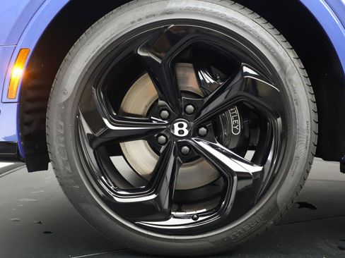 Certified 2024 Bentley Bentayga image 17