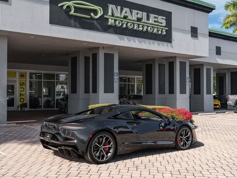 Used 2025 McLaren Artura image 27