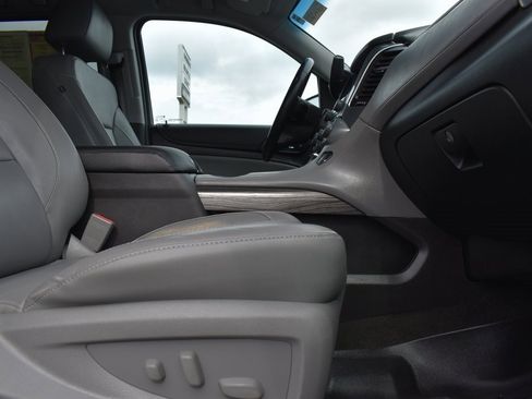 Used 2018 Chevrolet Suburban LT image 11