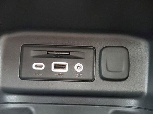 Certified 2023 Chevrolet Equinox Premier image 28