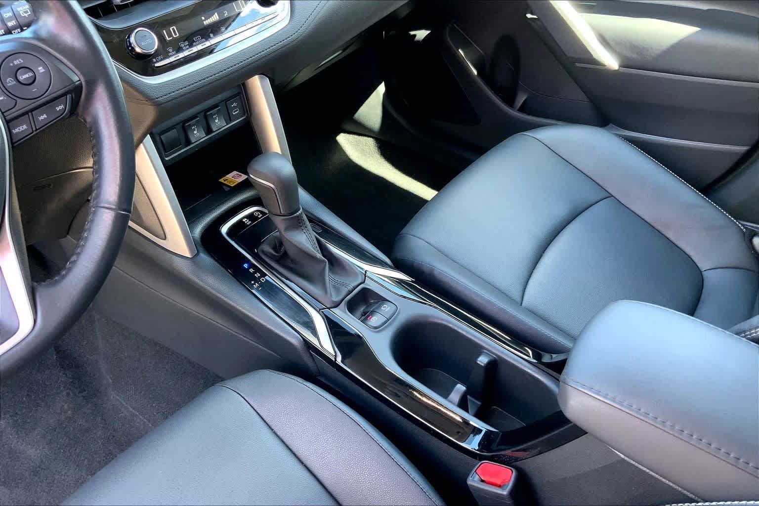 Used 2023 Toyota Corolla Cross XLE w/ Convenience Package AWD/4WD image 17